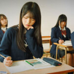 憧れだった担任教師に盗撮されても黙認しているわたし。自己肯定感の低いひとりぼっちJ●はド変態教師すら愛してくれる 浅野こころ - 1