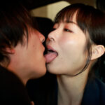 あざとく男にすり寄ってくる女子社員 ピンク色の舌を絡めて誘惑してくる同僚はキス狂い痴女 本城はな - 9