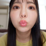 最終接吻電車 誰もいない2人きりの車内で美人お姉さんと何度もキス×キス×キス 吉澤友貴 - 8