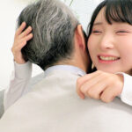 【バブみ深すぎ×ギャップ萌え×年の差生セックス】まだ1●才の可愛すぎる制服美少女がおじさんと激甘授乳手コキプレイ ゆいたんとかなたん - 6