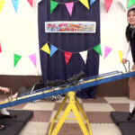 仲良し女〇〇生対抗！どでか固定ディルドシーソー対決！挿入状態で腰を振り先に5回潮を噴いたら勝ち！負けたら即ハメ中出し！上下運動で刺激されてイキ潮が止まらない未成熟おま〇こに大人のデカチン激ピストンで潮！潮！～ゆあ＆なつこ編～ - 6