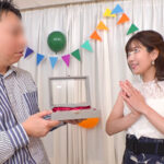 『仲良し夫婦限定!壁穴から顔を出したまま身体にイタズラを受けて連想ゲーム!』年下美人妻が挑戦!旦那に見えない壁の向こうでは知らない男に手マンされて潮吹き!?パイパンマ●コに全力ピストンどっぷり連続中出し!!【街角素人モニタリング♯なつき♯26歳】 真城かのん - 10