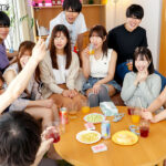 地味子なのに初めてのセックスで経験人数が一気に5人!大学生の地味子が誘われた初めての乱交パーティー! ヤリマン女子が当然のようにセックスする中、地味子も流されチ○ポにハマって最後は大乱交デビュー! - 3
