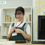 おっとり無口な地味司書さんの裏の顔は脱いだらスリム巨乳のむっつり淫乱痴女 坂井美桜 - 2