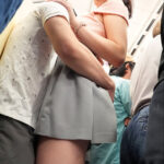 満員電車で巨乳を顔に押しつけからかっていたらウブ少年がエロガキに豹変!ちゅうちゅう乳首を吸いつかれ感じてしまった高身長女2 - 4