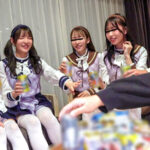 圧巻スタイルのコンカフェ嬢4人と乱交SEX!美貌、美乳、美脚、美尻、全てが揃った四天王たちとLet’s宅飲み!あまりのフェロモンに居ても立っても居られない男達はハチャメチャにヤリまくってしまうっ!【かんな/める/あきほ/めいさ】Verかんな&める - 1