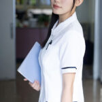 白衣の天使は深夜0時に跪く 美人で優しくて笑顔が素敵な僕の初恋の西田さんは消灯後にマゾ化するイカれた変態ナースでした。 西田瑞希 - 1