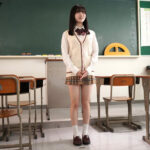 18歳初めての生中出し 授業で習う性教育は大きな間違いがあってね 本当のセックスにコンドームはいらないんだよお嬢ちゃん そして中に出すととても気持ち良いんだ 南あいり - 4