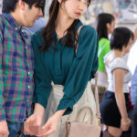「おち○ちん大きくなっちゃったの?叔母さんがなんとかしてあげるね」叔母と電車に乗ったら超満員!しかもなぜかボクの周りはセクシーな女性ばかり。フル勃起で電車内でモジモジしていたら、慌てた叔母がこっそりと手で抜いてくれました。でも叔母も…。 - 8